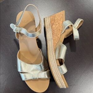 Ugg womens cloverdale metallic leather gold wedge sandals size 12